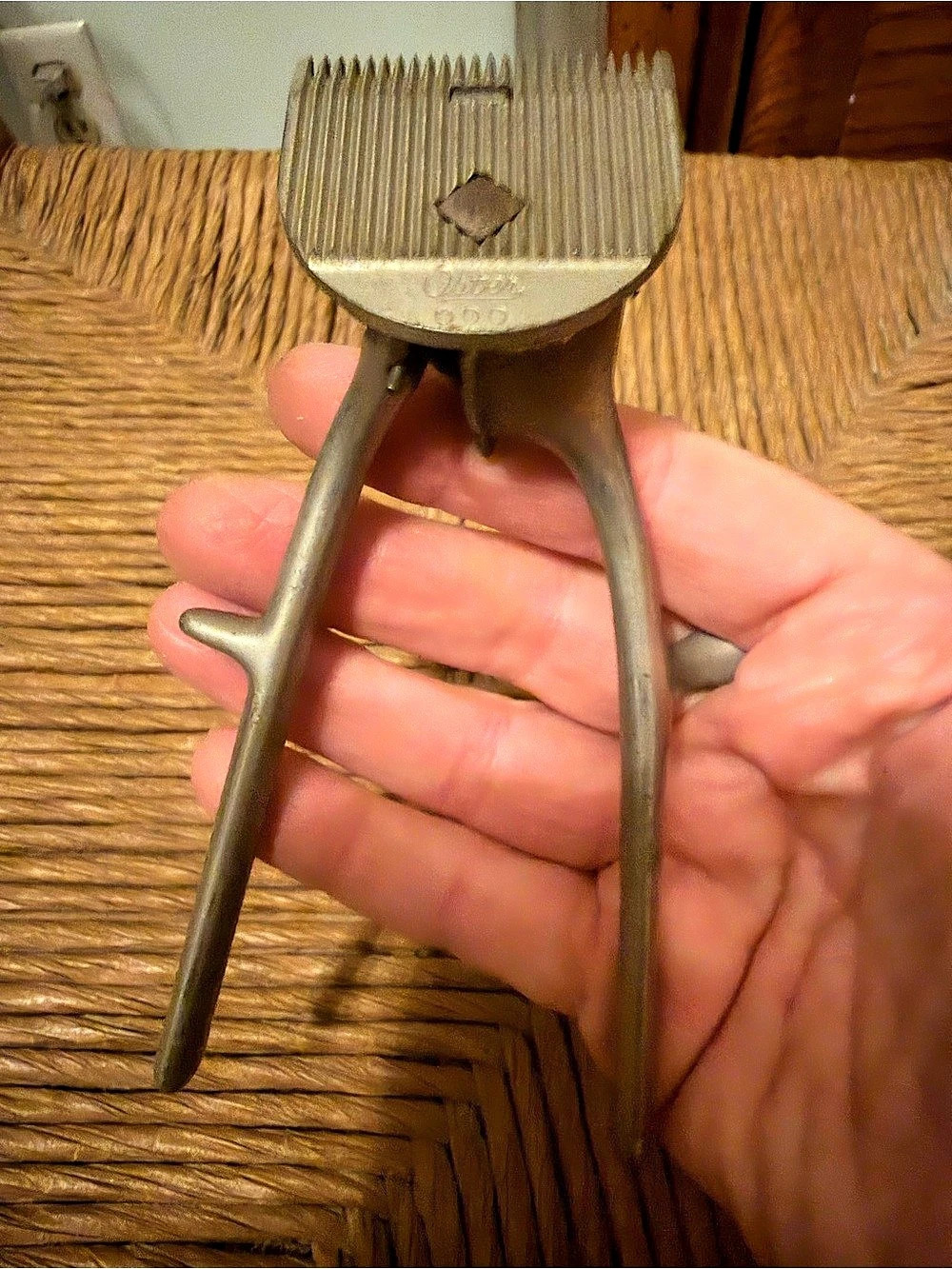 Oster Vintage Manual Hair Clipper Model 000 Brown